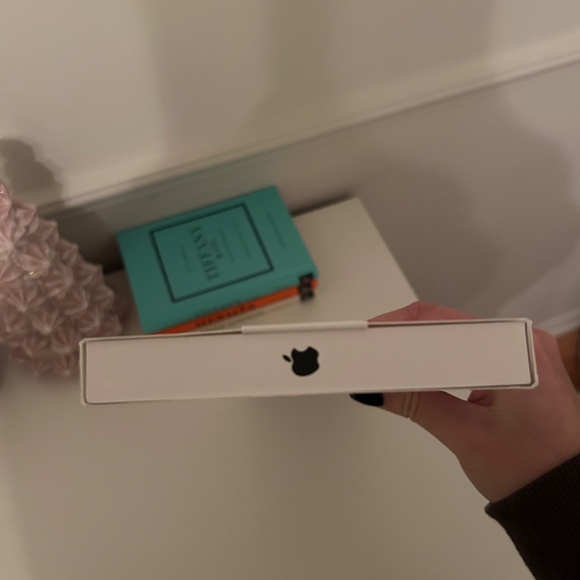 Apple: Magic Keyboard with Touch ID - Picture 3 of 3